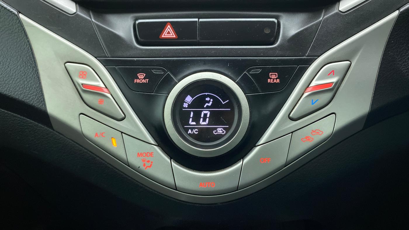 2017 Maruti Baleno ZETA PETROL 1.2, Petrol, Manual, 1,01,863 km, Automatic Climate Control