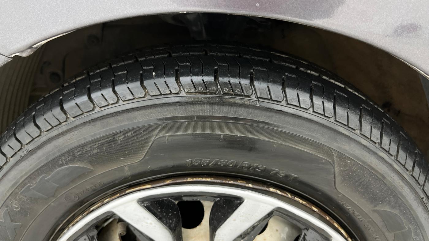 2017 Hyundai Eon MAGNA +, Petrol, Manual, 51,189 km, Left Front Tyre Tread