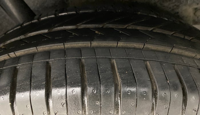 2013 Maruti Ertiga ZXI, Petrol, Manual, 66,776 km, Right Rear Tyre Tread
