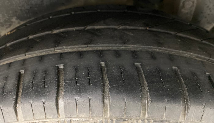 2013 Maruti Ertiga ZXI, Petrol, Manual, 66,776 km, Left Rear Tyre Tread