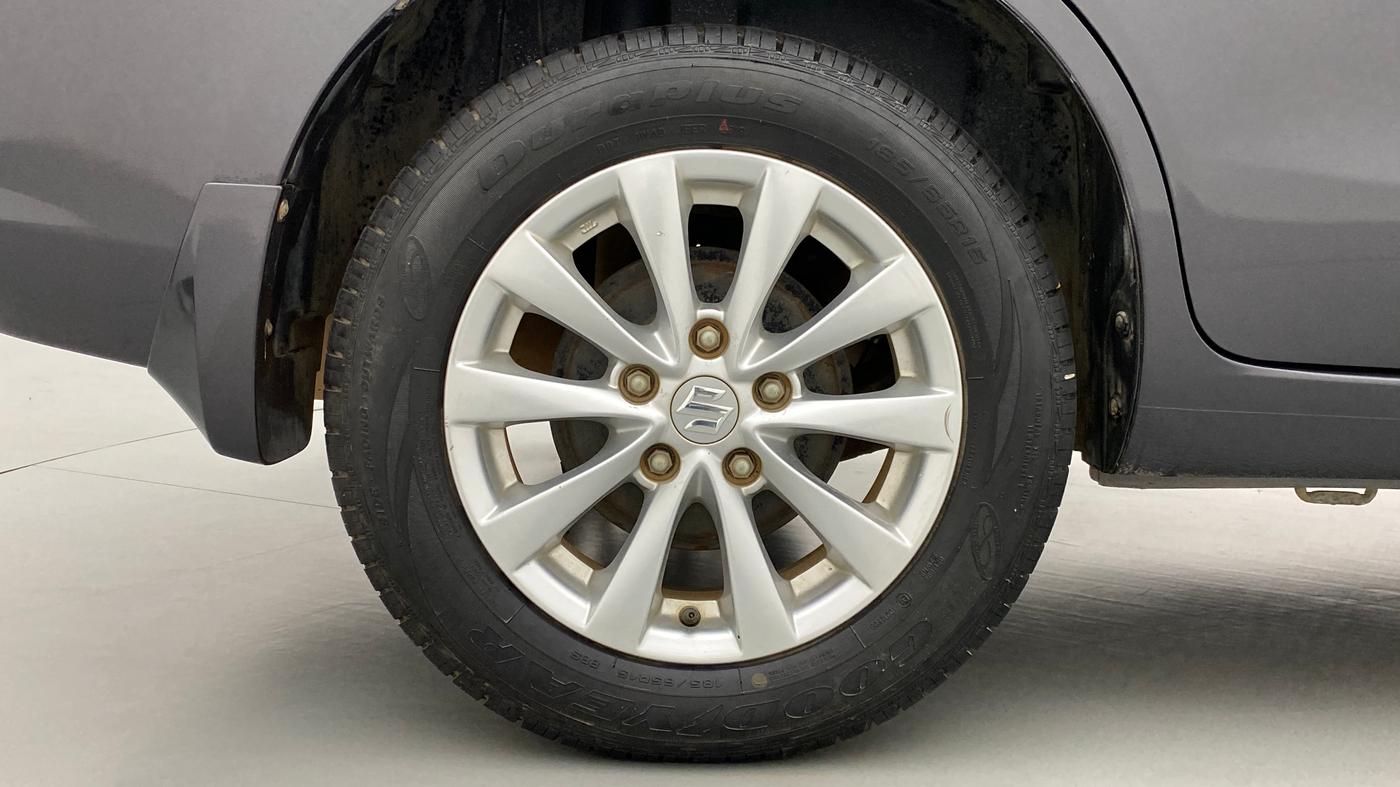 2013 Maruti Ertiga ZXI, Petrol, Manual, 66,776 km, Right Rear Wheel