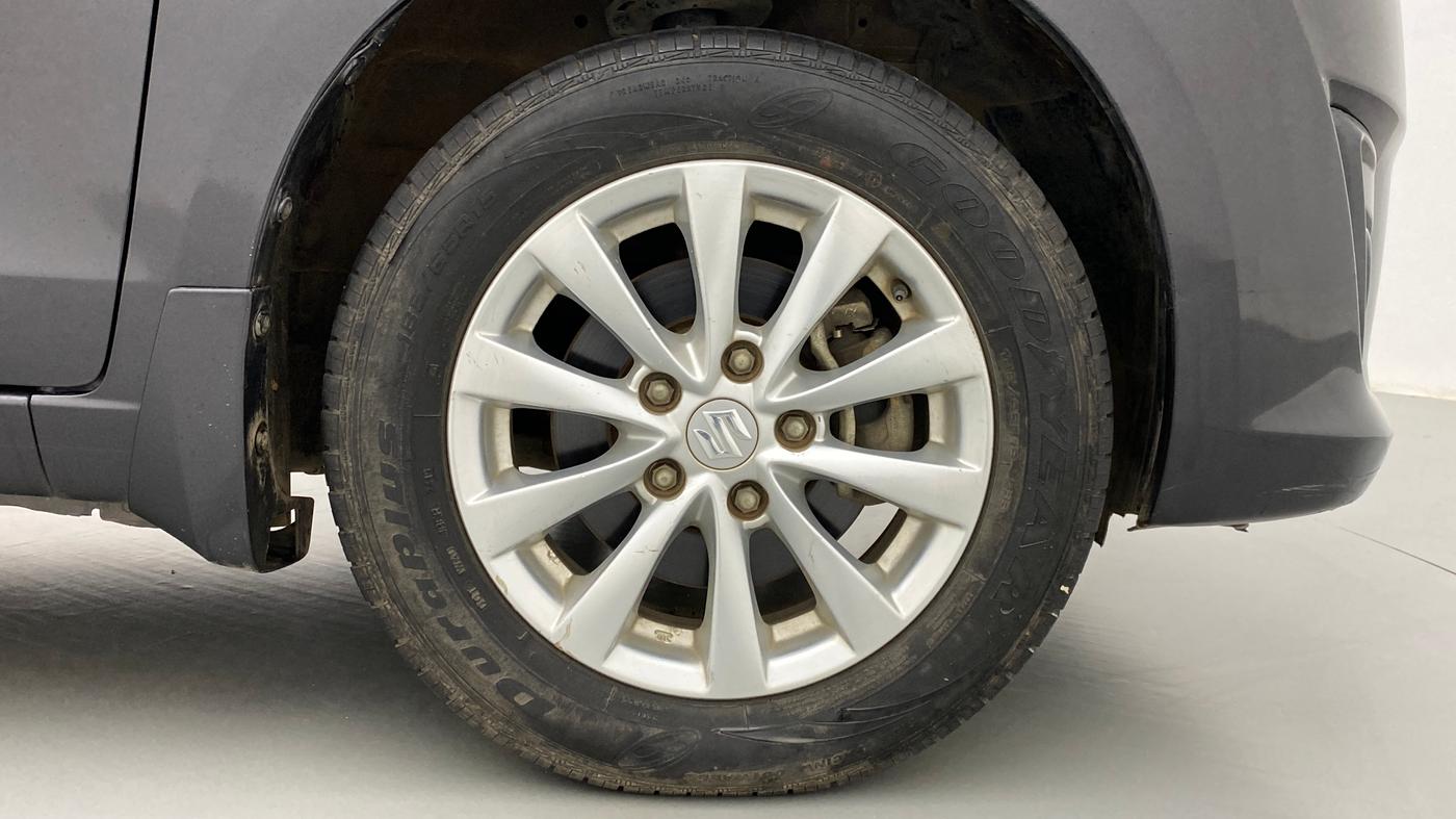 2013 Maruti Ertiga ZXI, Petrol, Manual, 66,776 km, Right Front Wheel