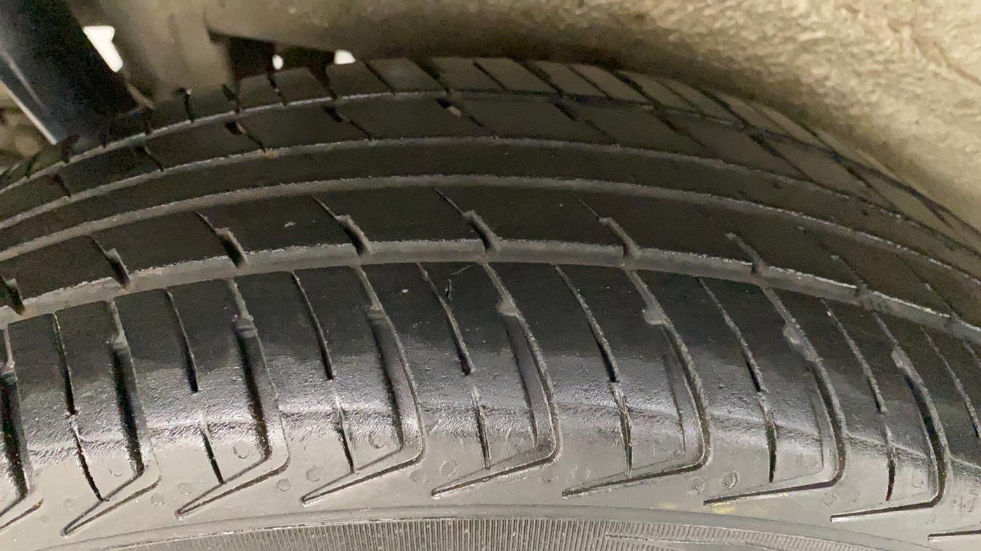 2016 Maruti Wagon R 1.0 VXI AMT, Petrol, Automatic, 69,324 km, Right Rear Tyre Tread