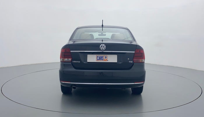 2017 Volkswagen Vento HIGHLINE 1.2 TSI AT, Petrol, Automatic, 45,916 km, Back/Rear
