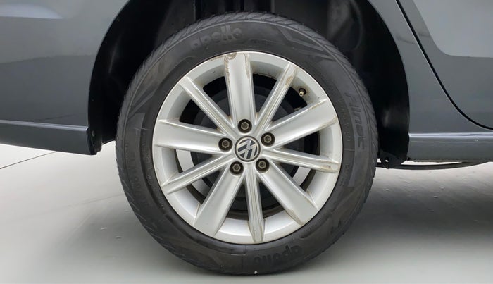 2017 Volkswagen Vento HIGHLINE 1.2 TSI AT, Petrol, Automatic, 45,916 km, Right Rear Wheel