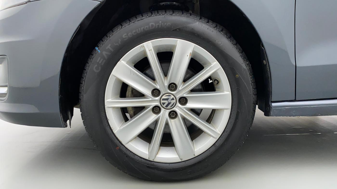 2017 Volkswagen Vento HIGHLINE 1.2 TSI AT, Petrol, Automatic, 45,916 km, Left Front Wheel