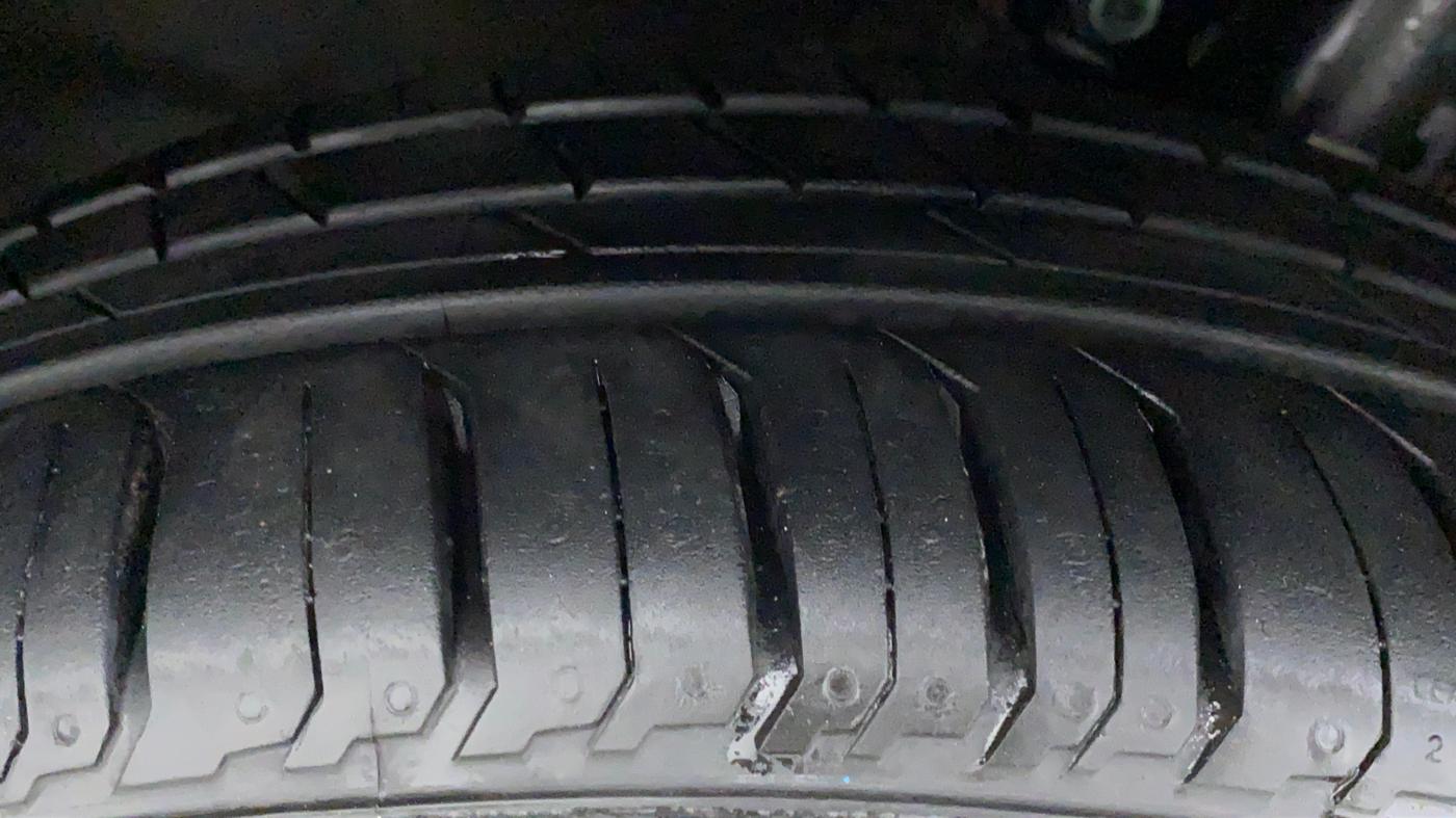 2017 Volkswagen Vento HIGHLINE 1.2 TSI AT, Petrol, Automatic, 45,916 km, Left Rear Tyre Tread