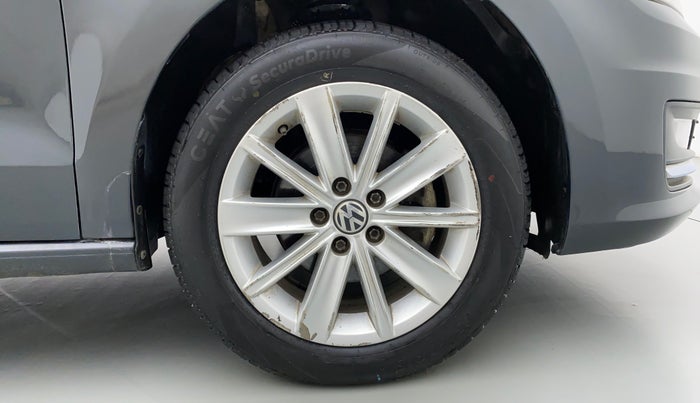 2017 Volkswagen Vento HIGHLINE 1.2 TSI AT, Petrol, Automatic, 45,916 km, Right Front Wheel