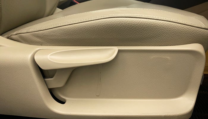 2017 Volkswagen Vento HIGHLINE 1.2 TSI AT, Petrol, Automatic, 45,916 km, Driver Side Adjustment Panel