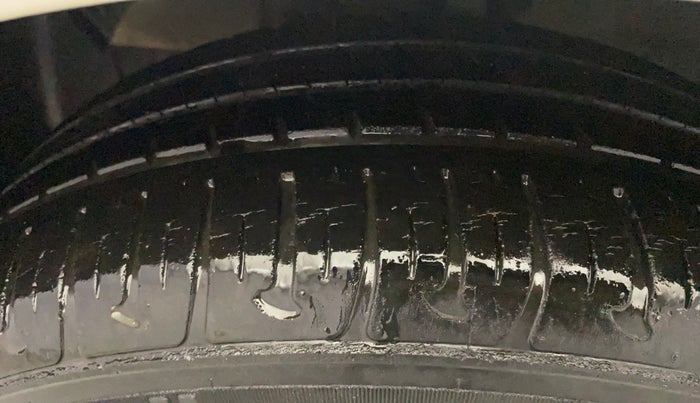 2017 Hyundai Grand i10 MAGNA AT 1.2 KAPPA VTVT, Petrol, Automatic, 32,064 km, Left Front Tyre Tread