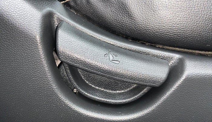 2017 Hyundai Grand i10 MAGNA AT 1.2 KAPPA VTVT, Petrol, Automatic, 32,064 km, Driver Side Adjustment Panel