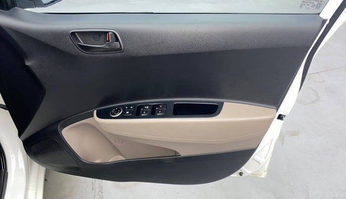 2017 Hyundai Grand i10 MAGNA AT 1.2 KAPPA VTVT, Petrol, Automatic, 32,064 km, Driver Side Door Panels Control