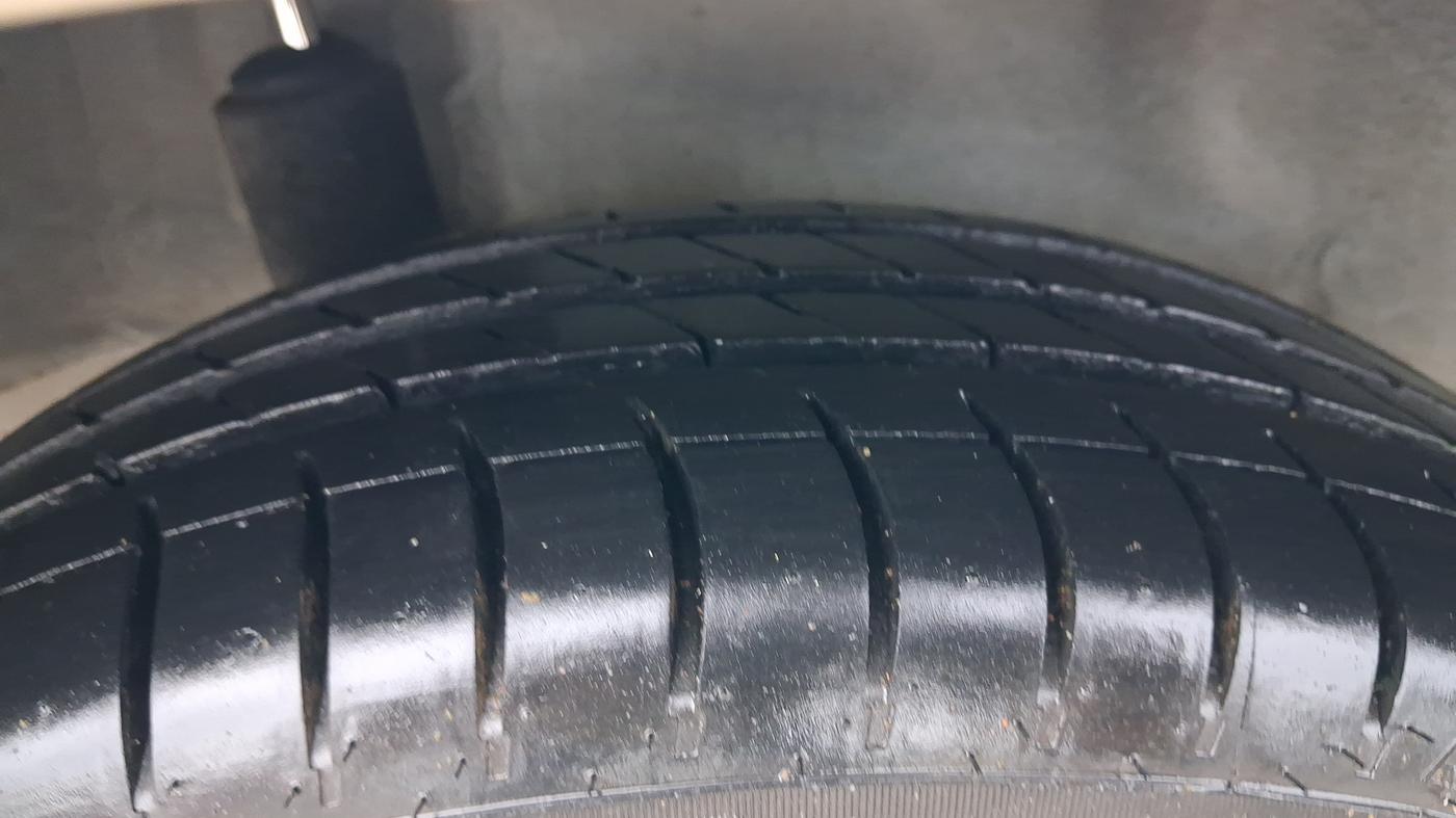 2016 Honda Amaze 1.2L I-VTEC VX AT, Petrol, Automatic, 47,203 km, Right Rear Tyre Tread
