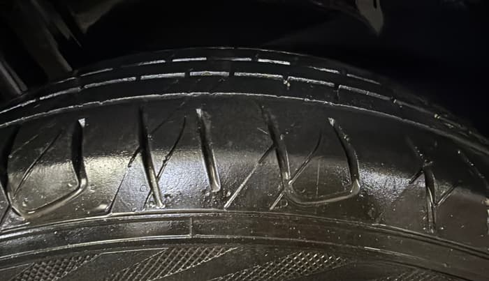 2024 Maruti Grand Vitara SIGMA SMART HYBRID, Petrol, Manual, 1,00,927 km, Right Rear Tyre Tread