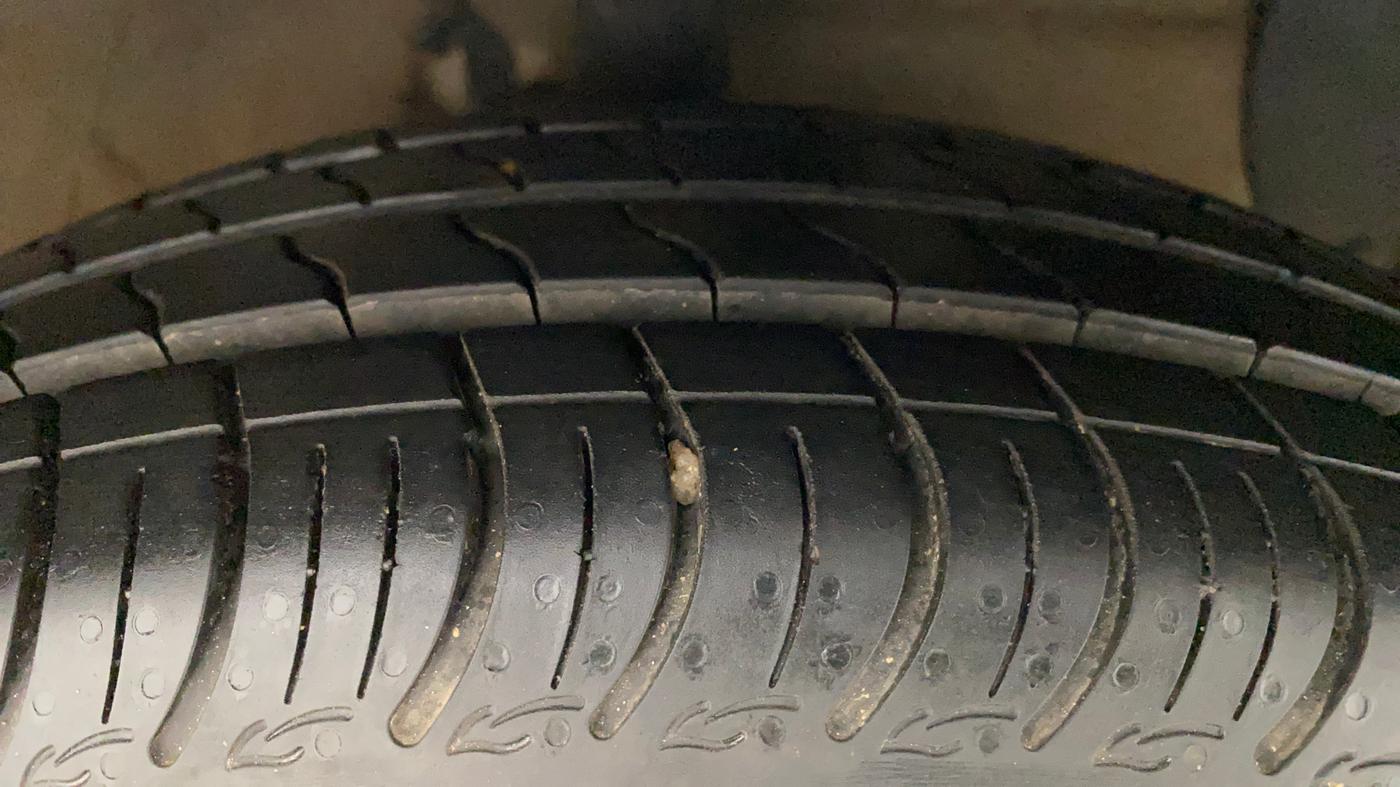 2019 Hyundai Xcent SX 1.2, Petrol, Manual, 25,887 km, Right Front Tyre Tread