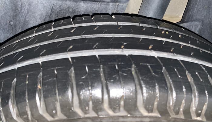 2018 Maruti Dzire ZXI, Petrol, Manual, 10,453 km, Left Rear Tyre Tread