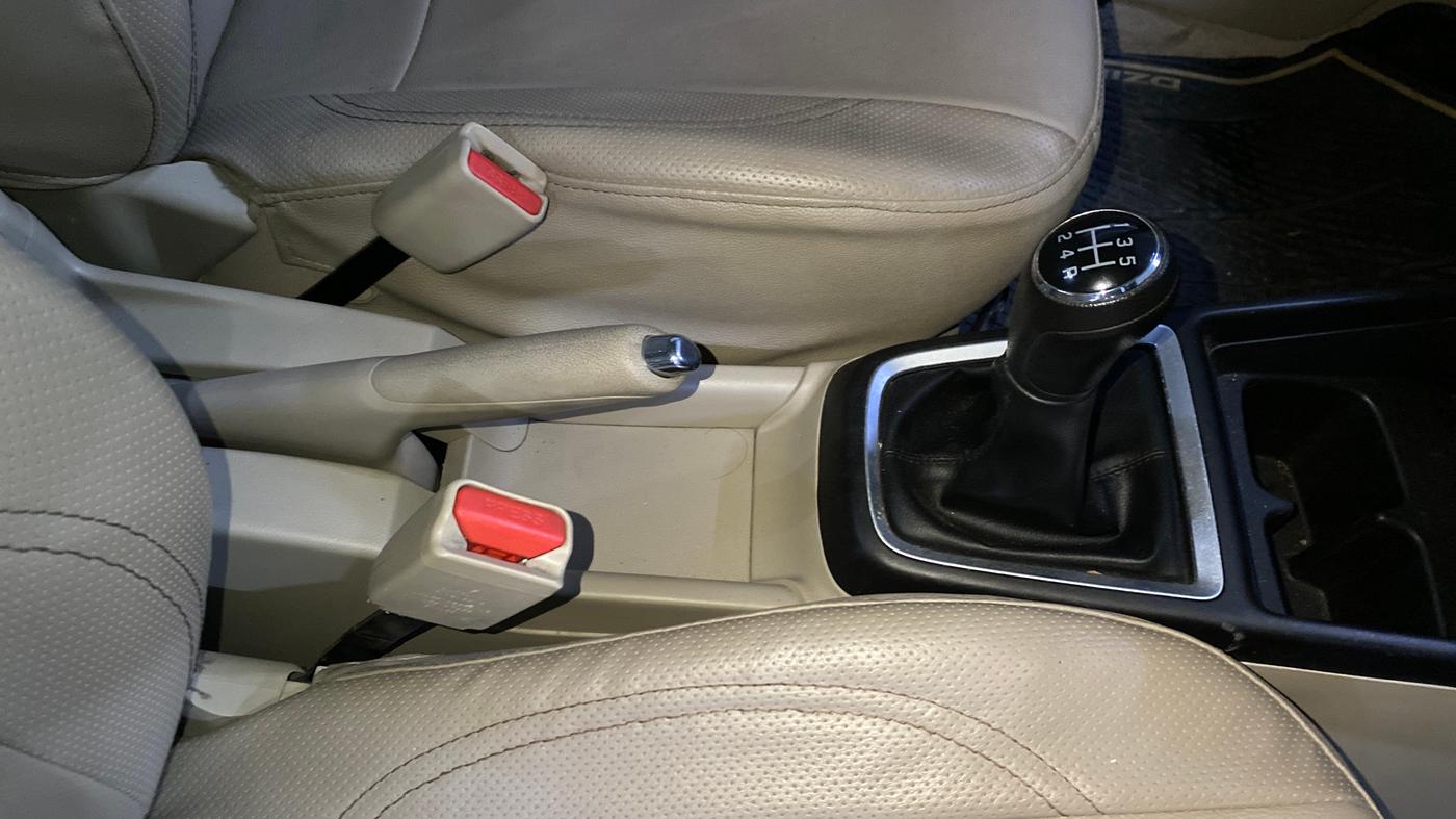 2018 Maruti Dzire ZXI, Petrol, Manual, 10,453 km, Gear Lever