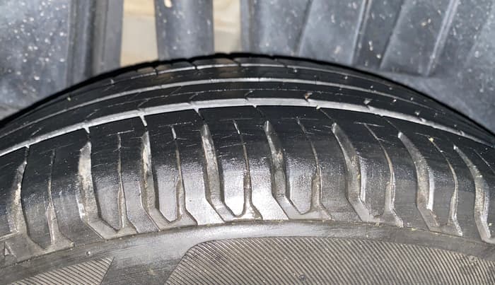 2018 Maruti Dzire ZXI, Petrol, Manual, 10,453 km, Right Rear Tyre Tread