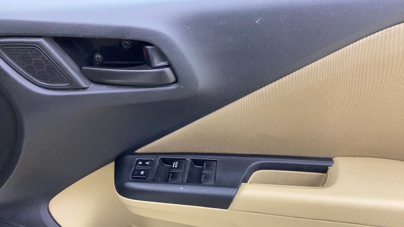 2016 Honda City 1.5L I-VTEC SV CVT, CNG, Automatic, 82,809 km, Driver Side Door Panels Control