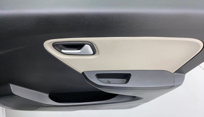 2020 Maruti Alto LXI, Petrol, Manual, 11,380 km, Driver Side Door Panels Control