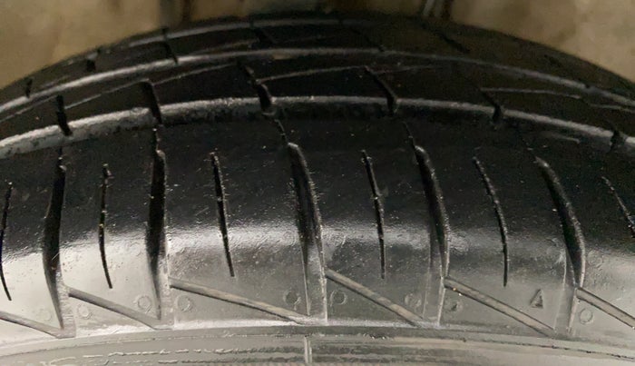 2020 Maruti Alto LXI, Petrol, Manual, 11,380 km, Left Front Tyre Tread