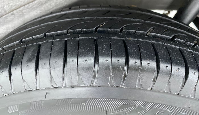 2014 Maruti Wagon R 1.0 VXI, Petrol, Manual, 52,728 km, Left Rear Tyre Tread