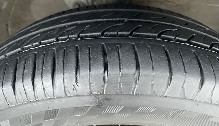 2014 Maruti Wagon R 1.0 VXI, Petrol, Manual, 52,728 km, Right Front Tyre Tread