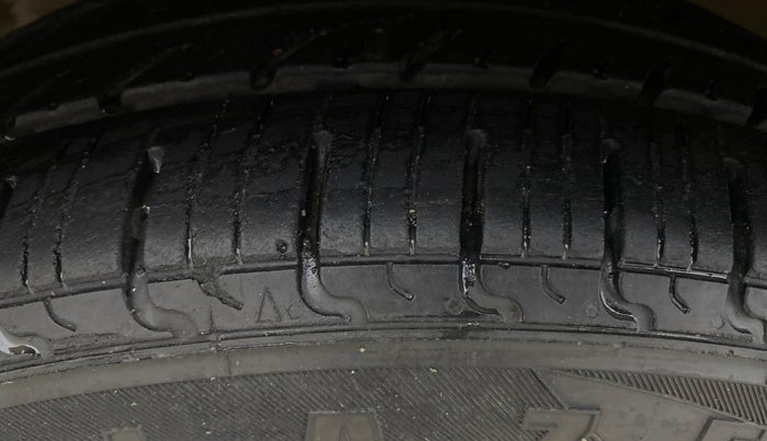 2017 Hyundai Grand i10 MAGNA AT 1.2 KAPPA VTVT, Petrol, Automatic, 46,834 km, Left Front Tyre Tread