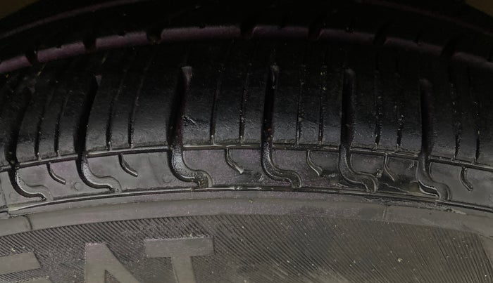 2017 Hyundai Grand i10 MAGNA AT 1.2 KAPPA VTVT, Petrol, Automatic, 46,834 km, Right Front Tyre Tread