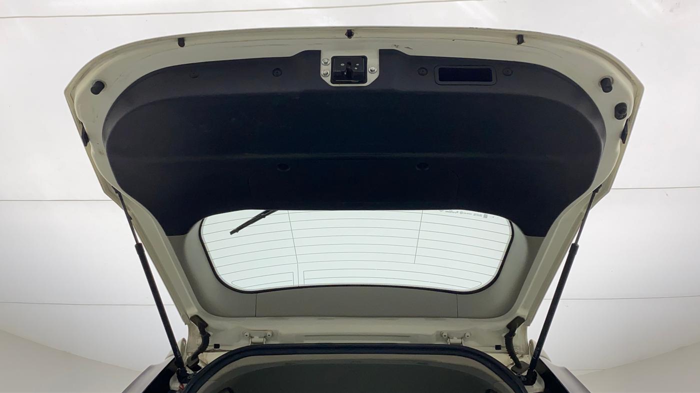 2018 Mahindra XUV500 W5 FWD, Diesel, Manual, 76,723 km, Boot Door Open