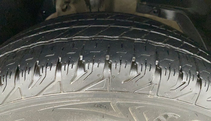 2018 Mahindra XUV500 W5 FWD, Diesel, Manual, 76,723 km, Right Front Tyre Tread