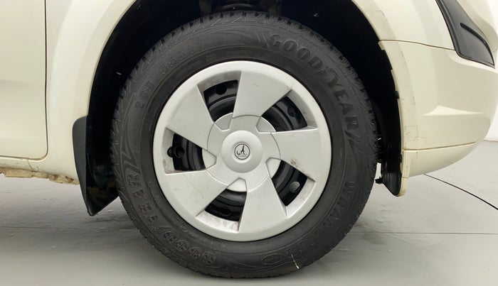 2018 Mahindra XUV500 W5 FWD, Diesel, Manual, 76,723 km, Right Front Wheel