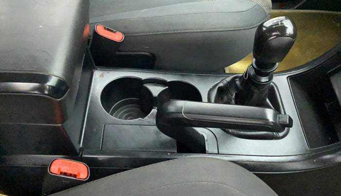 2018 Mahindra XUV500 W5 FWD, Diesel, Manual, 76,723 km, Gear Lever