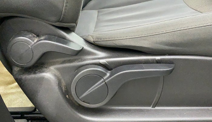 2018 Mahindra XUV500 W5 FWD, Diesel, Manual, 76,723 km, Driver Side Adjustment Panel