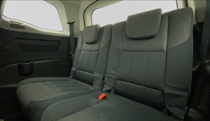 2018 Mahindra XUV500 W5 FWD, Diesel, Manual, 76,723 km, Third Seat Row ( optional )