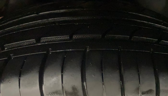 2020 Ford New Figo TITANIUM 1.2 PETROL MT, Petrol, Manual, 64,216 km, Right Rear Tyre Tread