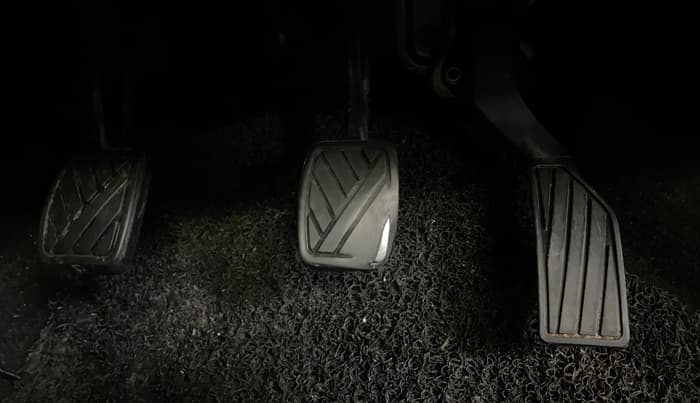 2015 Maruti Swift LXI (O), Petrol, Manual, 50,195 km, Pedals
