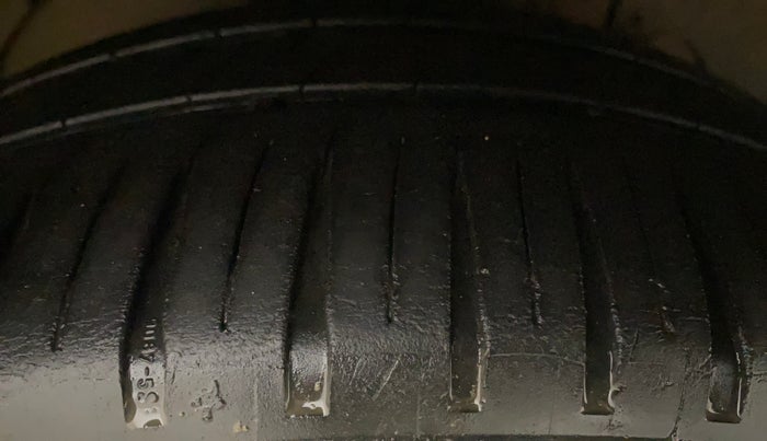 2012 Ford Classic 1.4 TITANIUM DIESEL, Diesel, Manual, 1,17,652 km, Right Front Tyre Tread