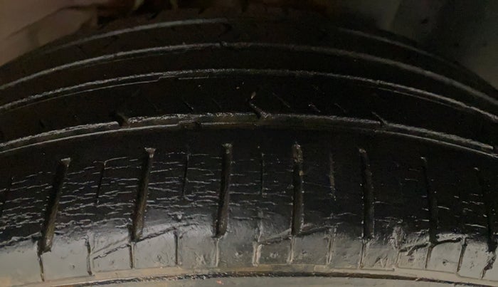 2012 Ford Classic 1.4 TITANIUM DIESEL, Diesel, Manual, 1,17,652 km, Left Rear Tyre Tread