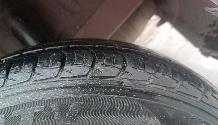 2015 Honda Brio S MT, Petrol, Manual, 59,858 km, Left Rear Tyre Tread