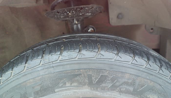 2015 Honda Brio S MT, Petrol, Manual, 59,858 km, Right Front Tyre Tread