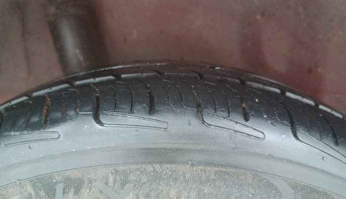 2015 Honda Brio S MT, Petrol, Manual, 59,858 km, Right Rear Tyre Tread
