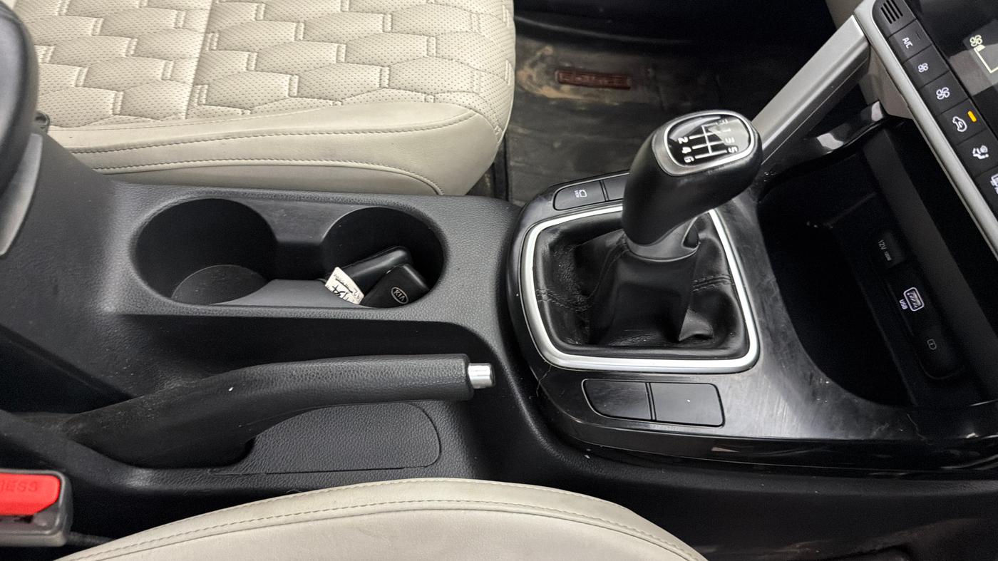 2020 KIA SELTOS HTX 1.5 PETROL, Petrol, Manual, 93,433 km, Gear Lever