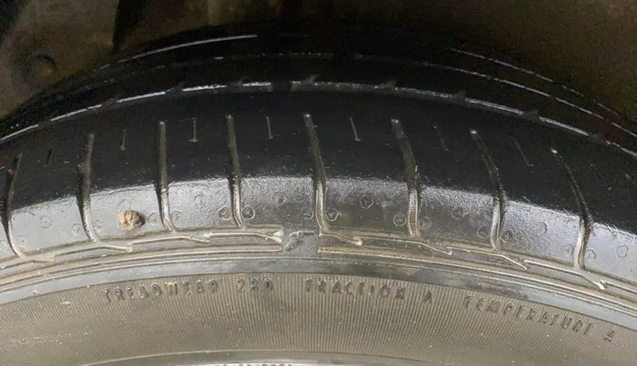 2016 Hyundai Creta SX PLUS AT 1.6 PETROL, Petrol, Automatic, 1,13,542 km, Right Rear Tyre Tread