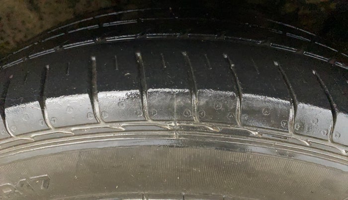 2016 Hyundai Creta SX PLUS AT 1.6 PETROL, Petrol, Automatic, 1,13,542 km, Right Front Tyre Tread