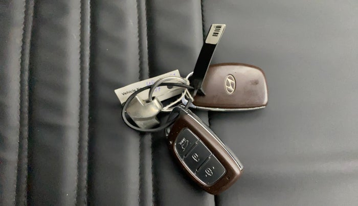 2016 Hyundai Creta SX PLUS AT 1.6 PETROL, Petrol, Automatic, 1,13,542 km, Key Close Up