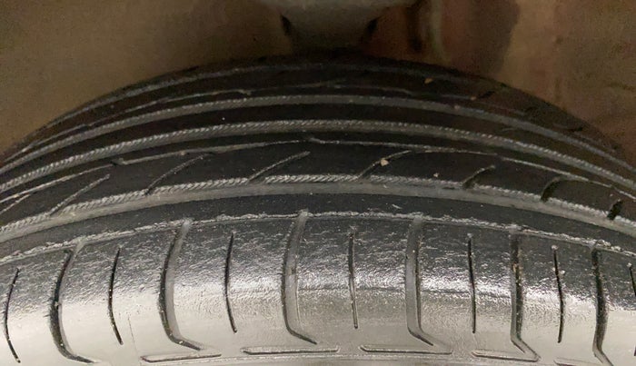 2011 Maruti Alto K10 VXI, Petrol, Manual, 58,883 km, Left Front Tyre Tread