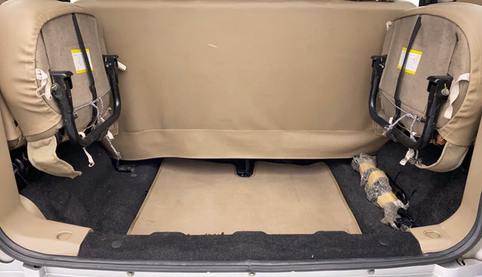 2016 Mahindra TUV300 T8, Diesel, Manual, 51,412 km, Boot Inside