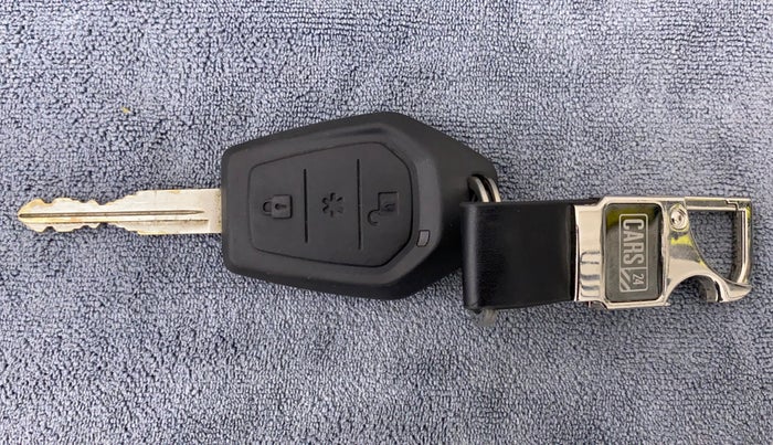 2016 Mahindra TUV300 T8, Diesel, Manual, 51,412 km, Key Close Up