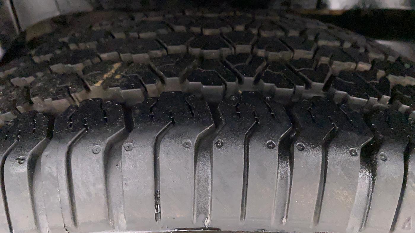 2016 Mahindra TUV300 T8, Diesel, Manual, 51,412 km, Right Rear Tyre Tread